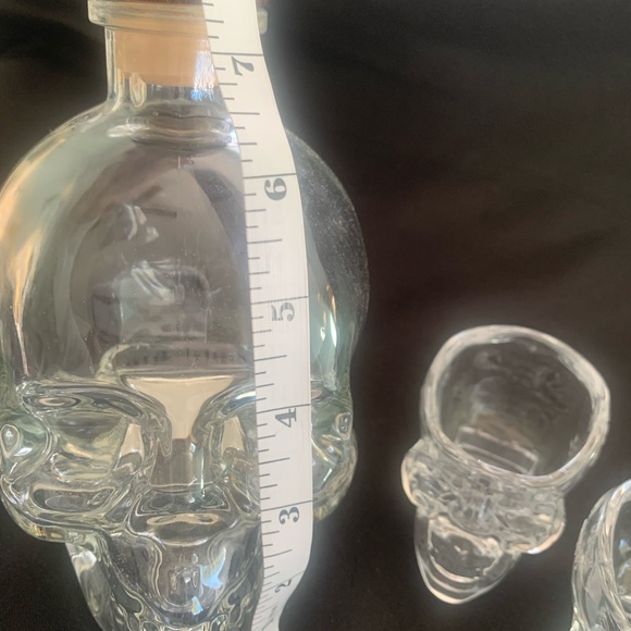 Crystal Head Skull Bottle & Shot glasses - Picture 9 of 11